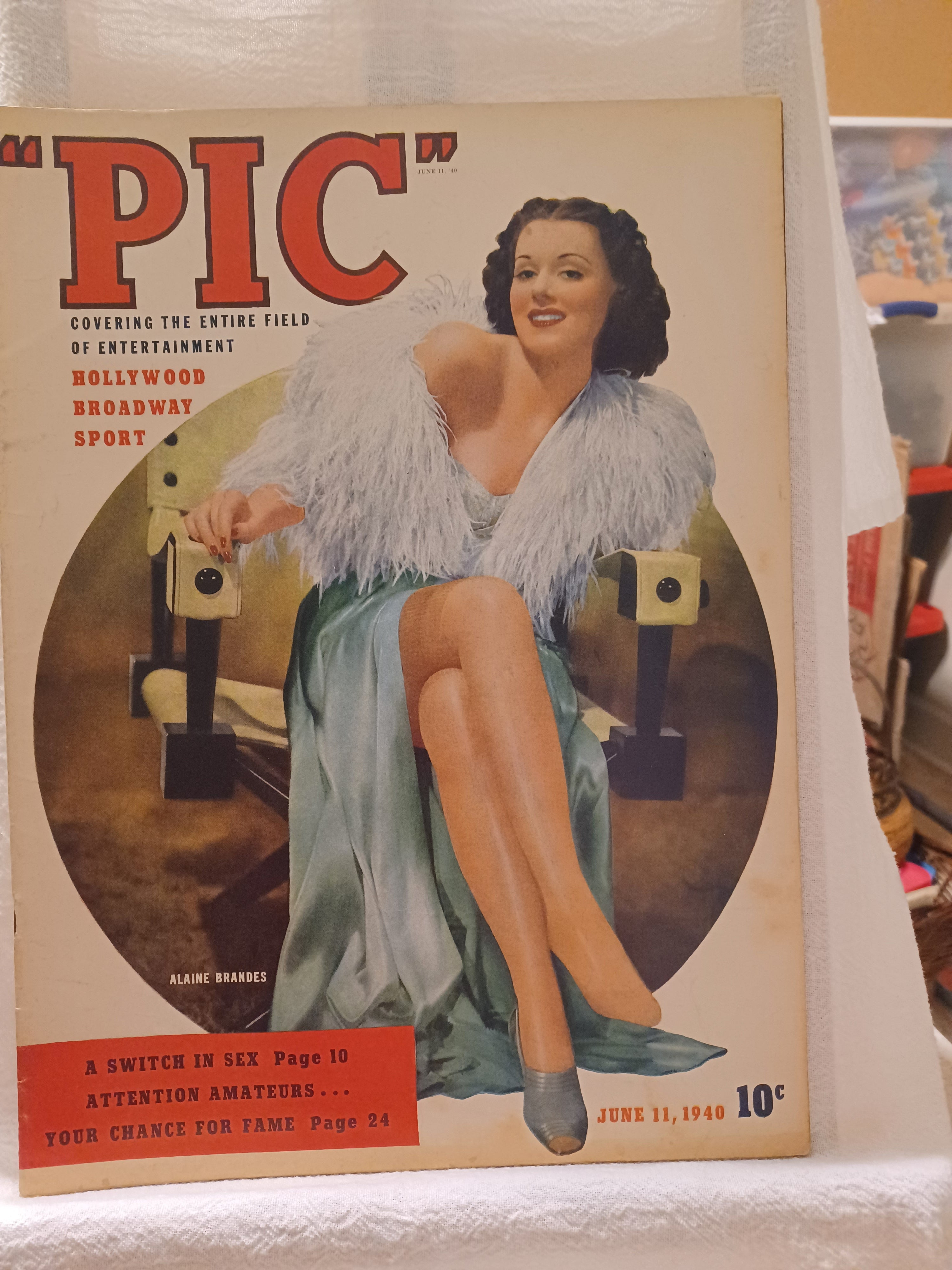 VINTAGE Magazine "PIC" June 11, 1940