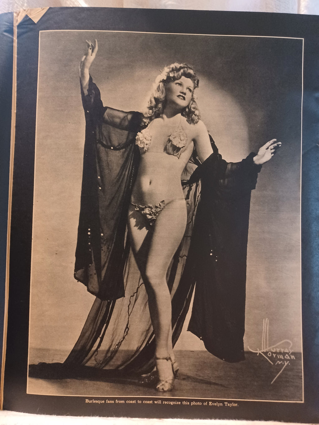 VINTAGE Magazine "LAFF", November 1940, Featuring Barbara Matson